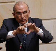 El jefe del equipo negociador del gobierno, Humberto de la Calle, consideró que las amenazas del Centro Democrático pueden resultar muy serias. Colprensa