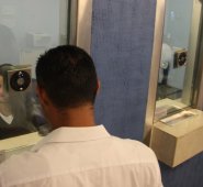 Este jueves se cumplió un mes de la medida que permite la compra de pesos a precio preferencial en la frontera venezolana. Eilyn Cardozo