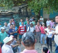 En La Gabarra se efectuó una reunión con los campesinos para tratar la denuncia sobre la presunta presencia de un grupo paramilitar en algunos sectores del Catatumbo. Edinsson Figueroa