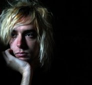 La antropología "es un fanatismo de siempre. Me ha ayudado a escribir mis letras y a encarar la vida", subrayó el artista de 23 años. AP