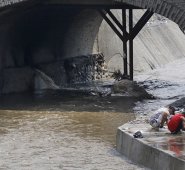 El Canal Bogotá es otro de los puntos que atrae a los habitantes de la calle. Mario Franco