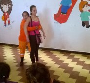 A las madres Fami se les enseñó como actuar en caso de emergencia, brindando los primeros auxilios. Cortesía