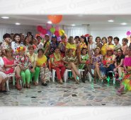 Martha Joves, Rosalba Uribe, Lucy Carrascal, Yolanda Cuéllar, Yolima Carvajal, Chepina Reyes, Melba de Contreras, Rosita Casadiego, Mariela Contreras, Stella Contreras, Claudia Lagos, Sandra Forero, Carmen de Durán y Maryi Sarmiento. De pie: Socias e invitadas. Cortesía