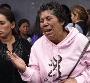 Al menos 19 jovencitas murieron en el acto, el resto en el hospital. AFP