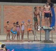 La Liga de natación, con el apoyo de los entrenadores, inició ayer un proceso de masificación con los diferentes colegios de la ciudad, y los primeros invitados fueron  los estudiantes del Instituto Técnico Guaimaral.  Cortesía