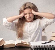 Tener un estilo de vida sana - comer alimentos saludables, hacer ejercicio regularmente, beber suficiente agua, dormir lo suficiente y mantener su estrés bajo control.  Tomada de Internet