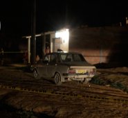 El cadáver quedó en el asiento del conductor. Miembros del CTI de la Fiscalía practicaron la inspección en el lugar del crimen y el levantamiento del cadáver en el sector Los Pinos de La Fortaleza. Cristian Herrera