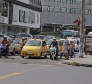 Aseguran que con la medida de placa-día que está en discusión, el gremio sacará de circulación mil taxis diarios. Mario Franco