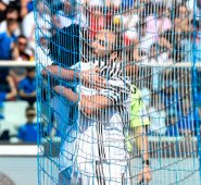 Gonzalo Higuaín (derecha) celebra con el colombiano Juan Guillermo Cuadrado uno de sus goles.
AFP