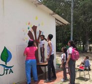Los estudiantes del corregimiento Aguas Claras de Ocaña elaboraron murales con mensajes alusivos al cuidado de la Tierra. Javier Sarabia