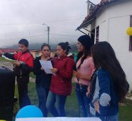 La presentación del sistema de radio parlante se cumplió en el polideportivo de Cristo Rey. Roberto Ospino