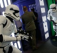 En el estand se podrán encontrar diferentes figuras de la serie en tamaño real Colprensa