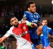 El partido era vibrante, con ambos equipos atacando sin reservas. AFP