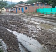 Algunas calles se inundaron con el fuerte aguacero. Cortesía