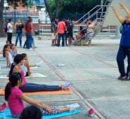 La entrenadora vallecaucana María Elena Martínez Reyes conoció el semillero de nadadoras que tiene Norte de Santander en el nado sincronizado, con las que trabajó durante el taller de capacitación. Cortesía