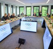 Una modificación en el proceso de candidatura para los Juegos de Invierno 2026 figura también en la agenda. AFP