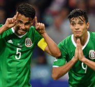 En el triunfo de México sobre Nueva Zelanda, los ánimos caldeados entre los jugadores pusieron a prueba el videoarbitraje que finalmente fue utilizado en varias ocasiones de falta. AFP