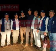 Momento en que una comisión recibe de parte de guerrilleros del Eln a los periodistas. Cristian Herrera