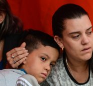 En menos de dos minutos, la embarcación de cuatro pisos ‘El Almirante’ se hundió. AFP