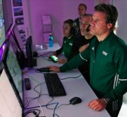 La tecnología ha ayudado a los árbitros a evitar errores graves en 12 partidos hasta ahora. AFP