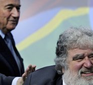 Sin jamás haber pateado una pelota ni haber tenido grandes estudios, se convirtió en el gran financista del fútbol gracias a su carisma y a su ‘olfato’ para los negocios. AFP