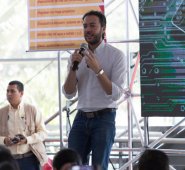 Daniel Quintero Calle, viceministro de las Tecnologías de la Información y las Comunicaciones, participó ayer en un conferencia en la plazoleta de eventos del Ventura Plaza. Juan Pablo Cohen