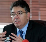 Mauricio Cárdenas ministro de Hacienda, señaló que el país debe reducir el déficit fiscal cada año, por lo que es necesario priorizar gastos en los programas. Colprensa