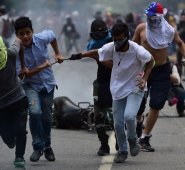 La oposición convocó a protestas este lunes en todo el país y el miércoles en Caracas. AFP
