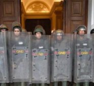 Miembros de la Guardia Nacional Bolivariana se situaron en las áreas de acceso al palacio legislativo en donde funciona la Asamblea Nacional, de mayoría opositora, y en el que se instaló la Constituyente del presidente de Venezuela, Nicolás Maduro. Prensa Venezuela