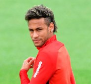 Neymar está listo para jugar este domingo con el PSG. AFP