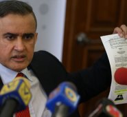 El actual fiscal general venezolano Tarek William Saab, se preguntó por qué si Ortega tenía las pruebas de los casos “de corrupción y terrorismo”, no las sacó antes y la calificó de “negligente en materia de derechos humanos”.  Cortesía
