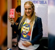 A Tintori le fue abierto un proceso judicial luego que la policía venezolana le decomisara una importante suma de dinero que llevaba en un automóvil propiedad de su familia. AFP