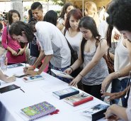 Los asistentes a la Fiesta del Libro disfrutaron con la propuesta de libros humanos y participaron masivamente en la actividad de los estudiantes de comunicación social de la Universidad de Pamplona, sede Villa del Rosario. Mario Franco