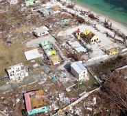 El huracán Irma destruyó un gran porcentaje de los edificios ubicados en la zonas por las cuales pasó. Hasta el momento se desconocen el monto de las pérdidas materiales causadas. EFE