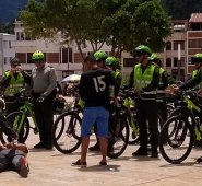 En el parque Águeda Gallardo se presentó el plan para reforzar los frentes de seguridad en el municipio de Pamplona y disminuir las riñas en las calles. Cortesía