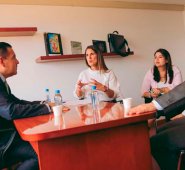 El gobernador William Villamizar (derecha) y el presidente de la Comisión Sexta del Senado, Wilmer Carrillo, ante la ministra Yaneth Giha (centro). Cortesía