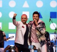 Nacho Mendoza y Sebastián Yatra interpretaron el éxito ‘Alguien robó’ en los Kids. Cortesía