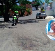 El ataque ocurrió frente a una tienda, a dos cuadras de su casa. La víctima quedó tendida en la mitad de la calle. La Opinión