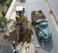 Aguas Kpital informó el jueves que trabajaba para reparar el tramo de la oreja que resultó afectada por la erosión subterránea. Juan Pablo Cohen