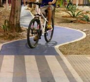 La ciudad solo tiene 9 kilómetros de vía para bicicletas dispersos y sin ningún tipo de interconexión. Archivo