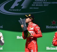Vettel ganó su quinta carrera de la temporada tras adelantar a Bottas en la salida y dominar la prueba de principio a fin. AFP