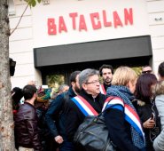 La sala de conciertos Bataclan fue uno de los escenarios del ataque terrorista. Este lunes conmemoraron allí el segundo aniversario de los atentados. AFP