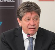 Bruce Mac Master. Archivo