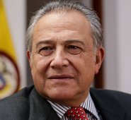 Desde el lunes Óscar Naranjo ha sostenido varias reuniones con figuras del gobierno de Trump. Archivo La Opinión