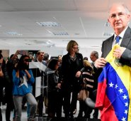 Antonio Ledezma, excalde mayor de Caracas, pidió a las autoridades que sigan sancionando “a los narcotráficantes”, en referencia al gobierno venezolano. AFP