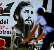 Carteles de "Fidel entre nosotros" y "Yo soy Fidel" abundan en las calles de La Habana y en avisos televisivos. AFP
