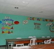 En el techo quedó el boquete abierto por los ladrones quienes ingresaron al salón. Edisson Figueroa