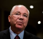 Dos de los hombres más cercanos al exministros de Petróleo y de Pdvsa y su primo fueron capturados por la Fiscalía, acusados de corrupción en la estatal petrolera,
AFP