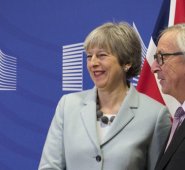 Sellaron un acuerdo histórico. @theresa_may