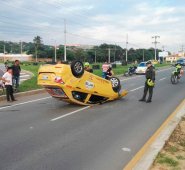Aparatoso accidente en la Autopista Internacional. Nelson Farelo